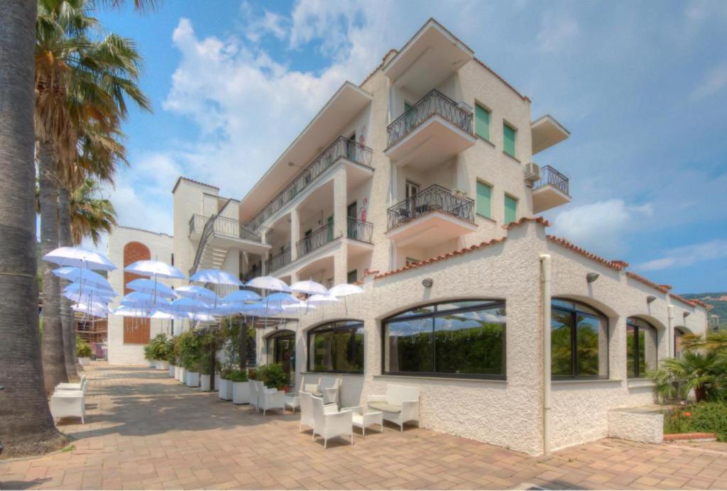 Blu Mare Apartments Pietra Ligure Exterior photo